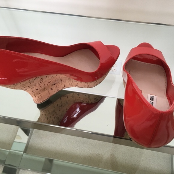 Miu Miu Red Patent Cork Wedge Sandals Size 38 - Picture 4 of 7